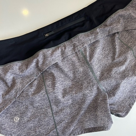 Lululemon Women's Speed Up Low-Rise Lined Shorts, size 14 NWT - Picture 3 of 3